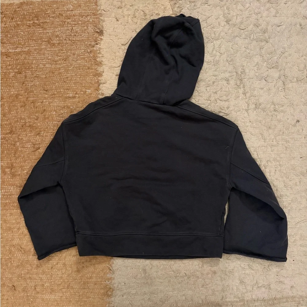 ALO Yoga Black Cropped Hoodie Jacket - Picture 2 of 4